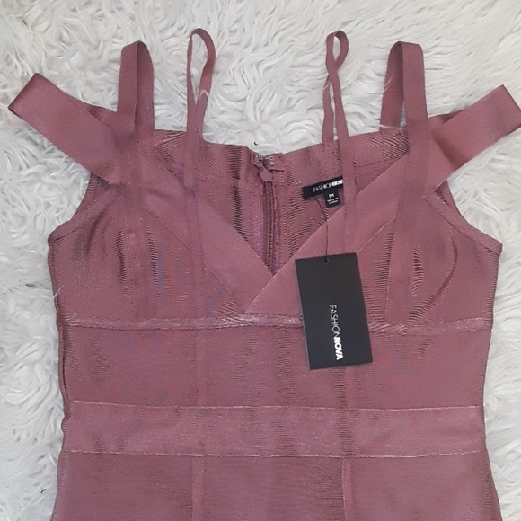 Sold.FASHION NOVA bandage dress - Picture 3 of 7